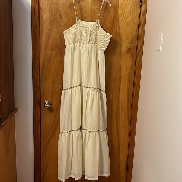 A woman’s long, cotton/polyester dress - Picture 2 of 8